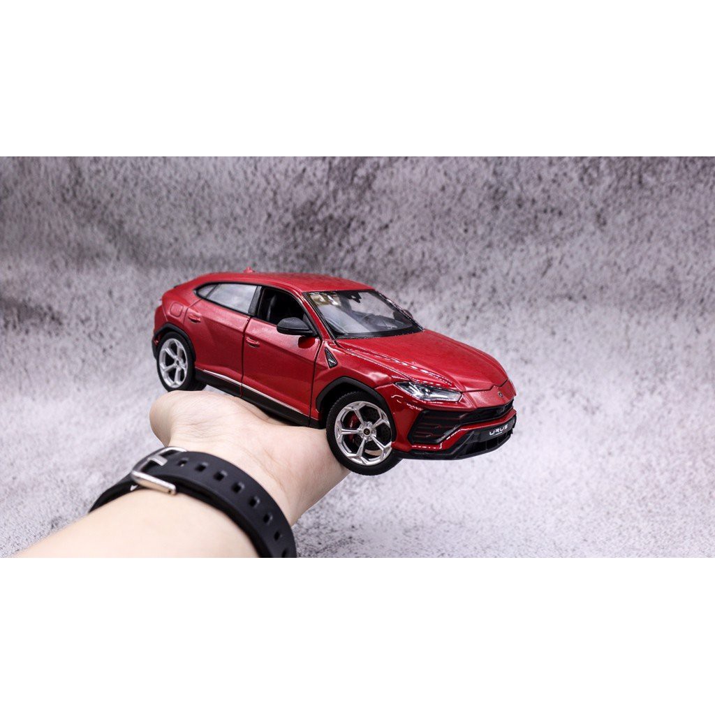 Mô hình xe Lamborghini Urus tỉ lệ 1:24 mở được 2 cửa - capo Welly