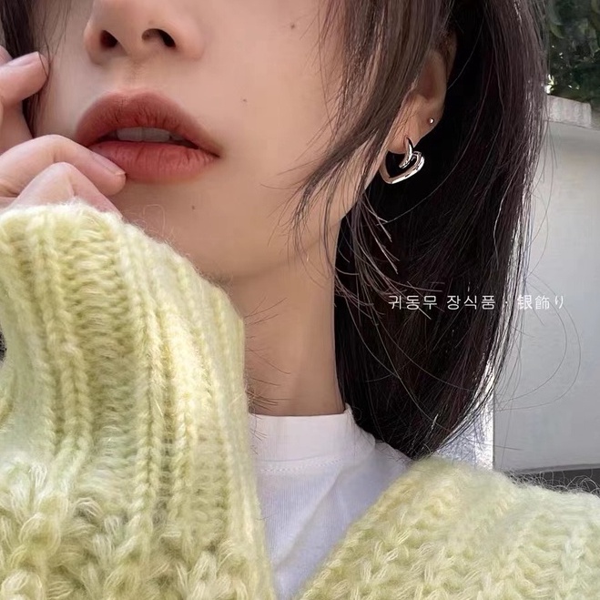 Bông Tai Kim Loại Hình Trái Tim Phong Cách Lạnh Dành Cho Nữ