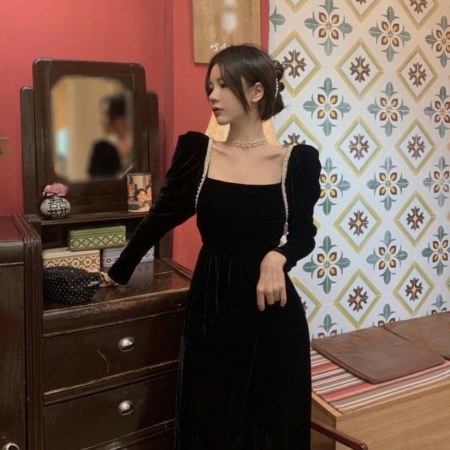 Đầm nhung dài tay cổ vuông hở lưng thời trang nữ tính