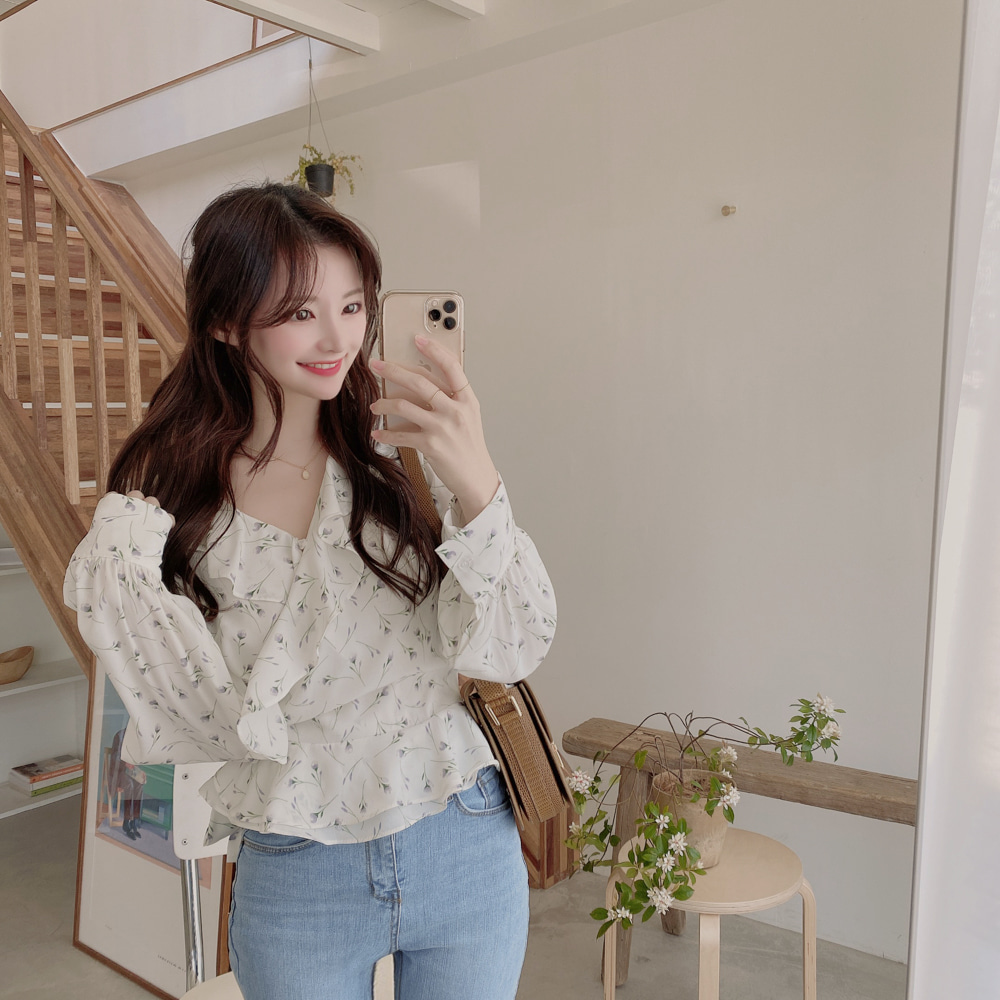 Áo Voan Hoa Tay Dài Cổ Chữ V 32977