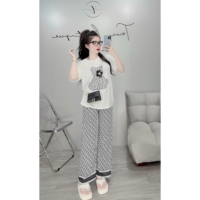 Set bộ đồ nữ họa tiết gấu xen kẽ chữ bắt mắt, đơn giản dành cho các nàng ở nhà, đi chơi