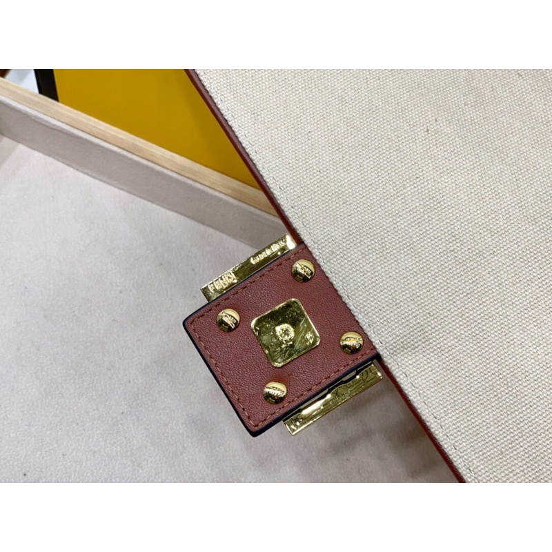 Túi xách Fendi size 25cm có nhiều màu rất đẹp