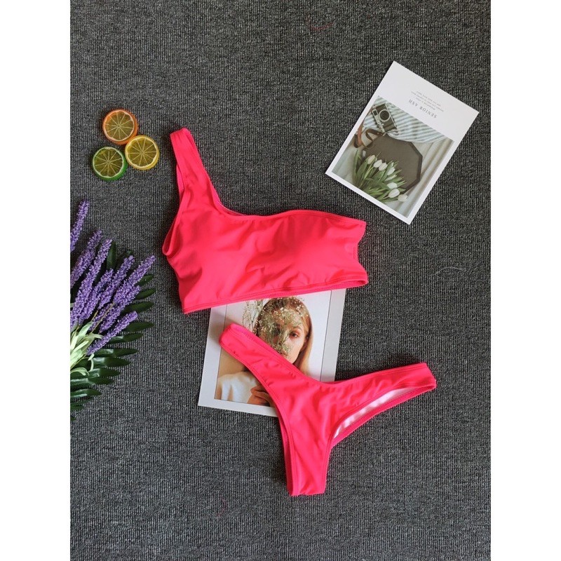 Bikini lệch vai màu neon siêu nổi bật và sexy