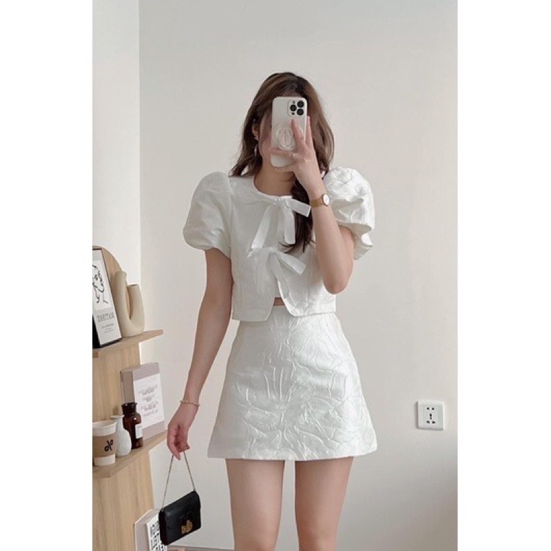 Set hoa gấm tiểu thư gồm áo thắt nơ tay bồng và chân váy chữ A-Đầm hoa gấm đi tiệc