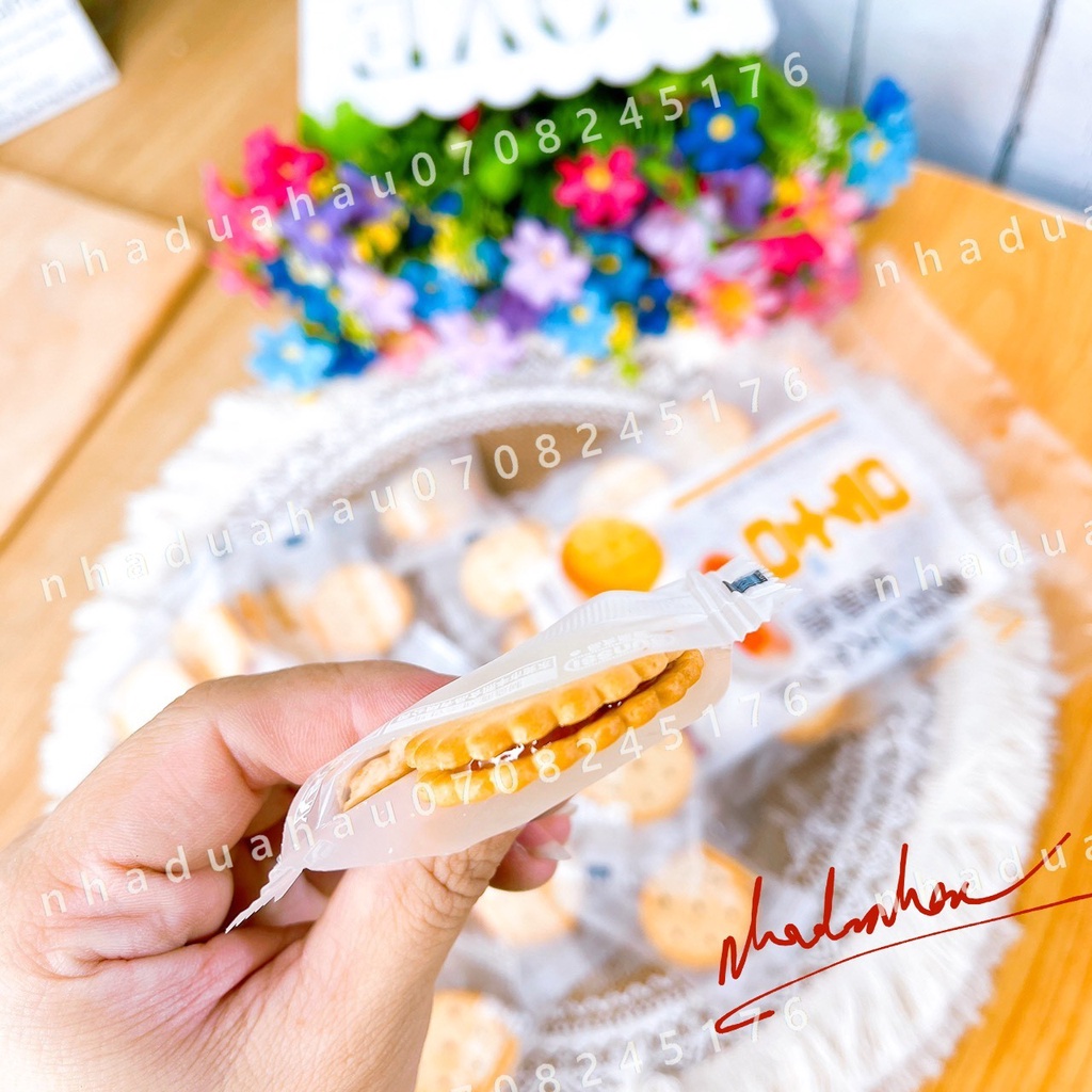 Một gói bánh quy mặn kẹp nougat trứng muối Franzzi đặc sản Hongkong gói 102gam