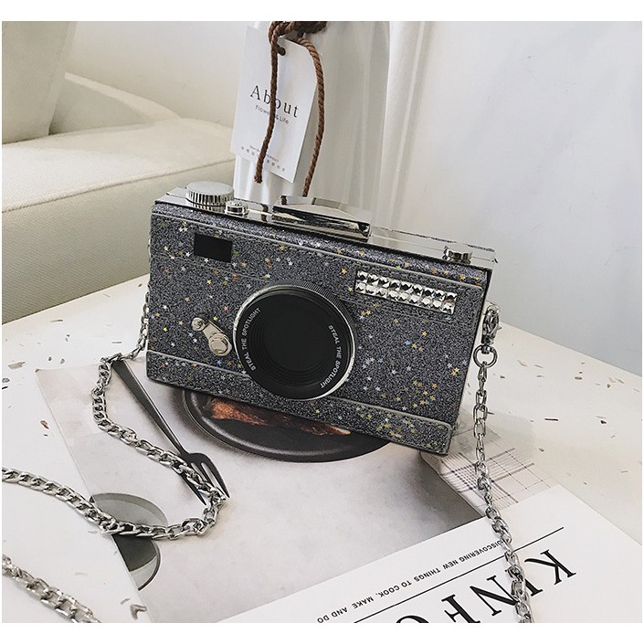 Túi đeo độc lạ hình chiếc máy ảnh