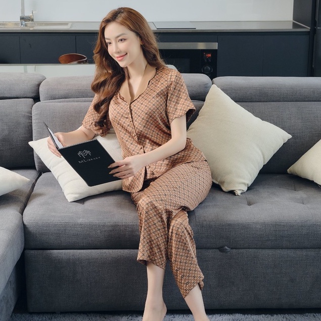 Bộ đồ ngủ Pyjama Lụa cộc tay LYSILK - BN138 - Áo ngắn tay quần dài họa tiết màu nâu tây
