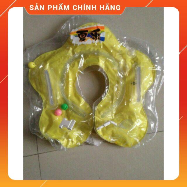 Phao đỡ cổ cho bé.