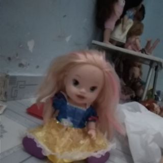 Búp bê nhựa
