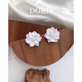 Bông tai khuyên tai hoa trắng Doris Accessories