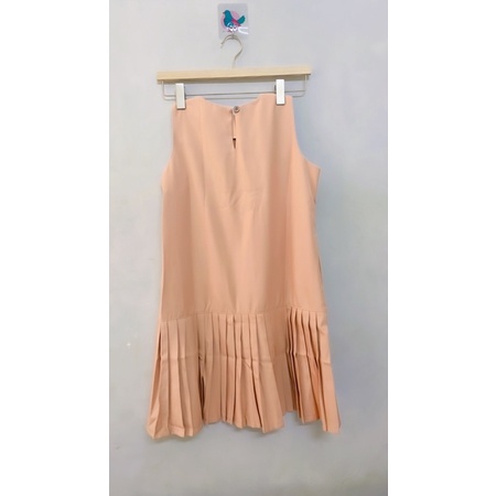 Đầm chữ A uzzlang xếp li sau phong cách Hàn Quốc
