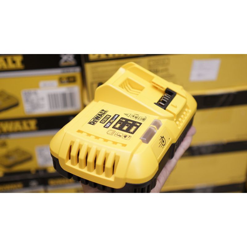DMTT Sạc Nhanh Dewalt DCB 118-KR, 220V, Bảo Hành Chính Hãng 12 Tháng