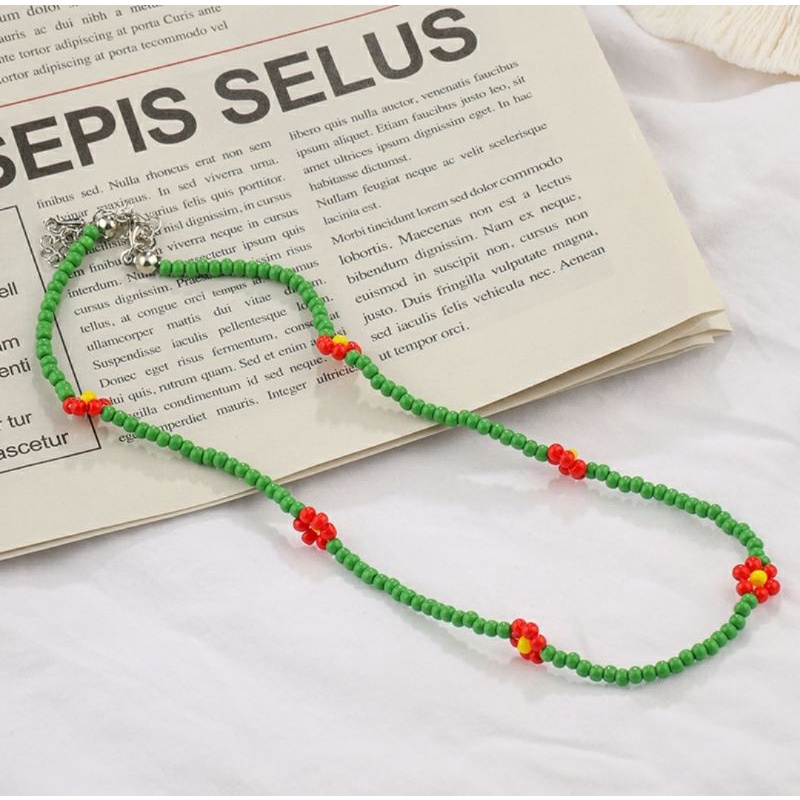 Vòng cổ xanh lá kết hoa đỏ daisy flowers chị xinh đẹp