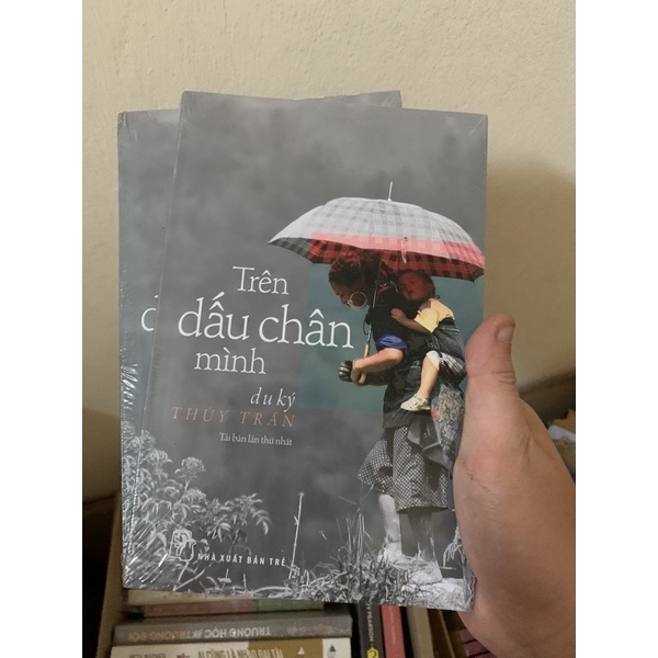 Trên dấu chân mình
