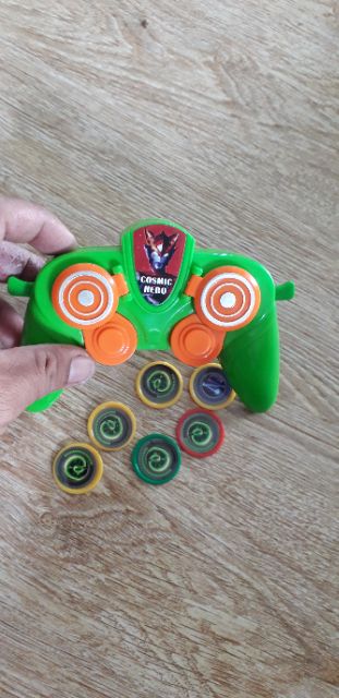 Chiếc mô hình bắn đĩa 2 nồng bằng nhựa rất đẹp