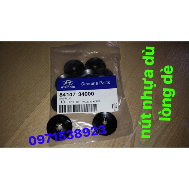 Nút nhựa dù nhấn lòng dè chính hãng KIA & HUYNDAI