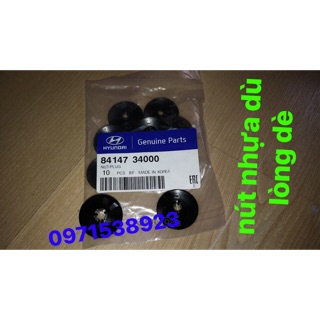nút nhựa dù nhấn lòng dè chính hãng KIA & HUYNDAI ( 8414734000 )