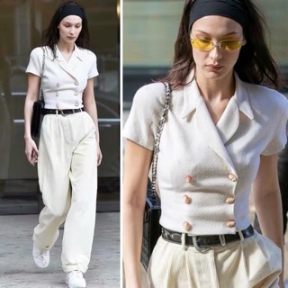 Áo croptop cổ vest Bella Hadid tqxk