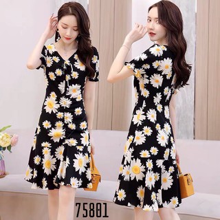 Đầm xòe lụa hoa cúc cổ tim có tay phồng