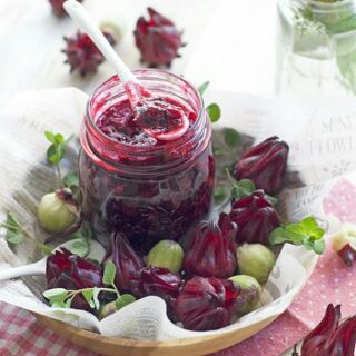 Mứt atiso đỏ mịn ( hibiscus jam) chua ngọt vị thanh nhẹ ít đường hoàn toàn tự nhiên.