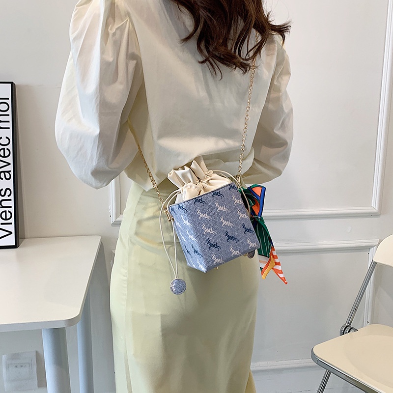 Túi Đeo Vai Hình Vuông Phối Dây Xích Thiết Kế Thời Trang 2022 Cho Nữ