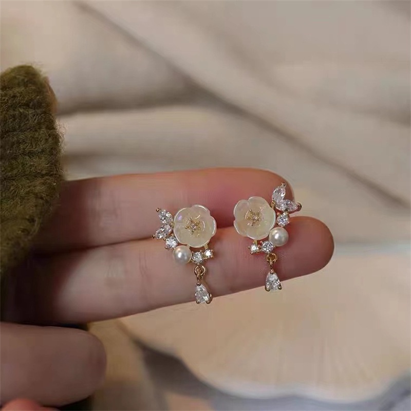 Bông Tai Hình Hoa Trà Đính Đá Zircon Phong Cách Hàn Quốc Sang Trọng Cho Nữ