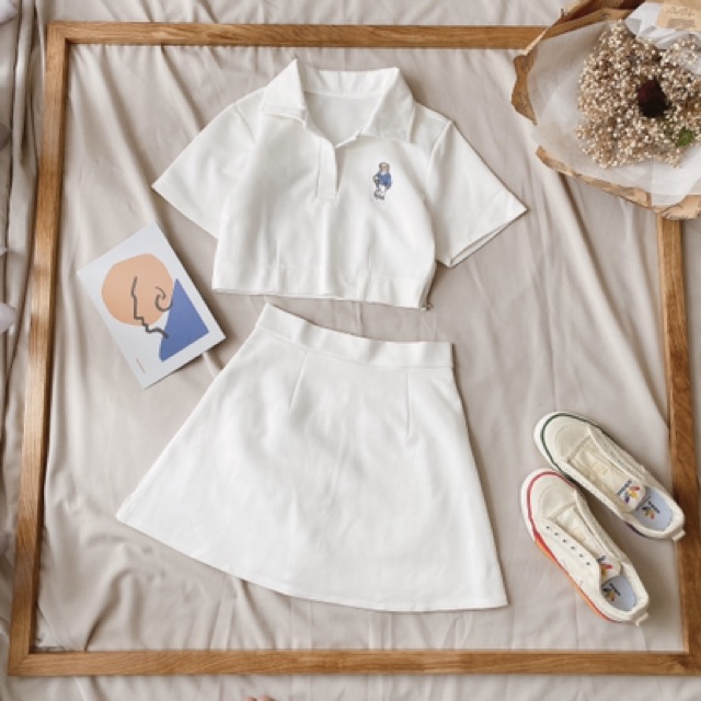 SET ÁO CROPTOP POLO CHÂN VÁY THÊU GẤU TRẮNG | BigBuy360 - bigbuy360.vn