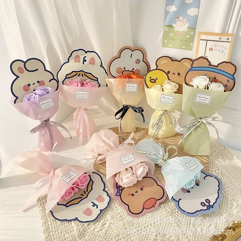 Bó hoa sáp kèm quạt dễ thương