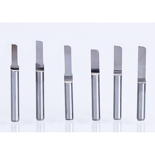 Mũi cắt, khắc Alu cốt 3.175 x 2 x 8  3.175 x 2 x12  dùng trong ngành quảng cáo. Ngoài ra có thể chạy trên mica...