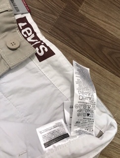 Quần short kaki Levis