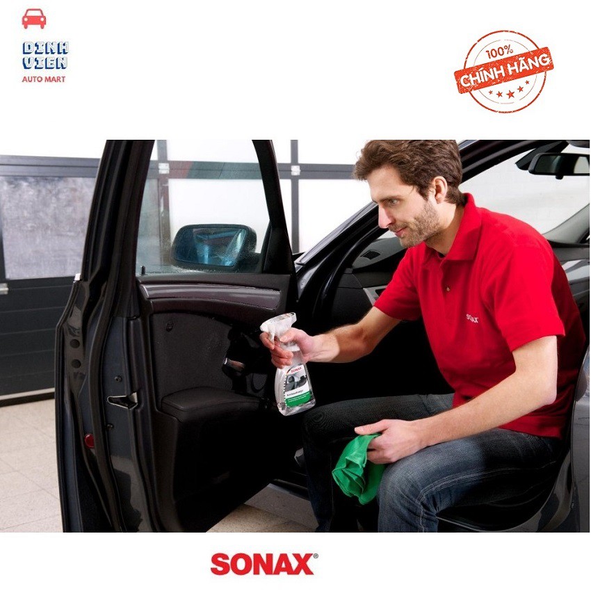 Dung dịch làm sạch nội thất xe Sonax Interior Cleaner 500ml 321200 làm sạch dễ dàng và toàn diện các vết bẩn cứng đầu.