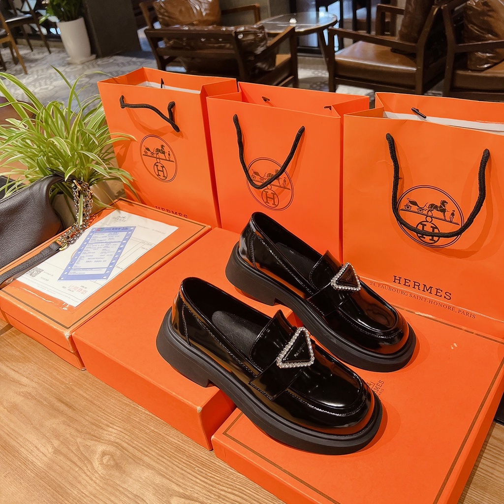 Loafer PRD viền đá da mềm 3p