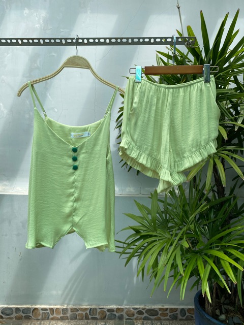 Bộ đồ ngủ dây lụa InFashion 3 nút hồng | BigBuy360 - bigbuy360.vn