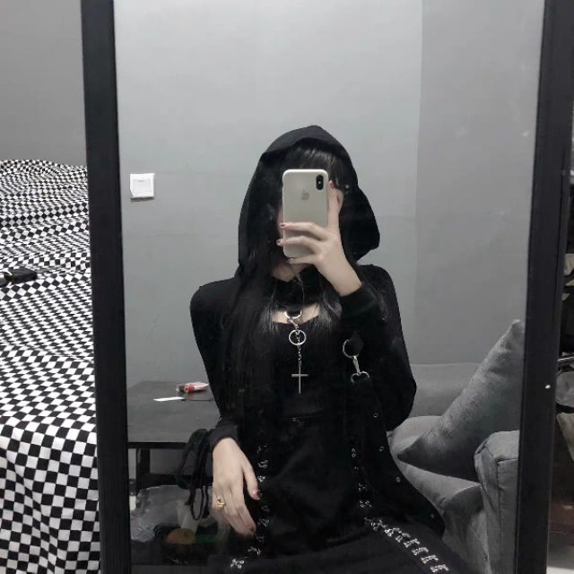 Set đầm đen ulzzang dài 2 dây xẻ tà móc thánh giá kim loại + áo croptop chùm đầu cá tính độc chất lạ