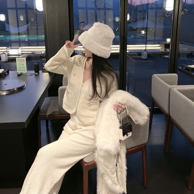 Xiaoxiang Áo Khoác Cardigan Dệt Kim Dáng Rộng Họa Tiết Gợn Sóng Màu Trắng Phong Cách Mới Cho Nữ  tao bao
