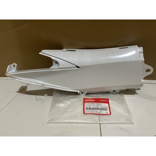 Ốp trung tâm phải honda wave s110 năm 2011 màu trắng.