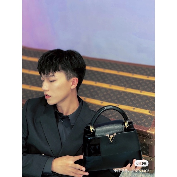 Túi xách/đeo chéo siêu xinh da thật nhập khẩu thương hiệu Louis Vuitton LV Capucines cao cấp