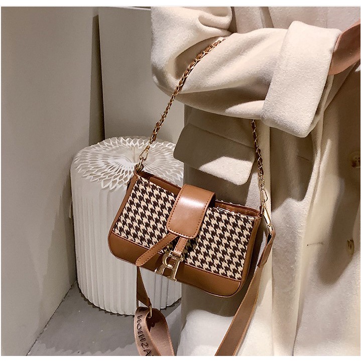 Túi xách nữ đeo chéo đeo vai đi chơi mốt mới móc chữ R phối da và dạ Capucha T30