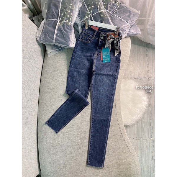 Quần jeans dài kèm khăn