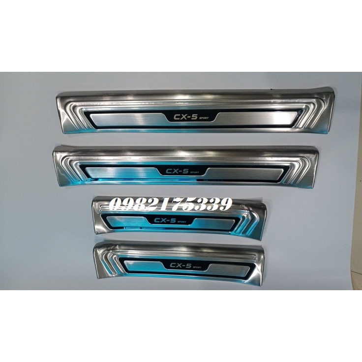 Ốp bậc cửa, nẹp bước chân mazda cx5  2018 2019 2020 2021 2022 .chất liệu inox