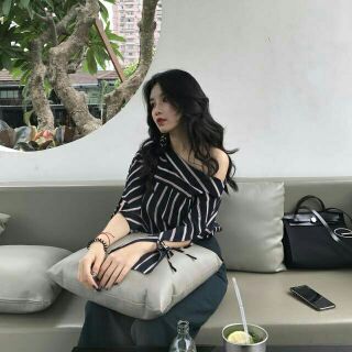 Áo kẻ lệch vai