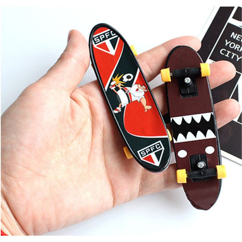 VONL Cool Skull FingerBoard Mini Skateboard Kid Toy Party Favor Gift