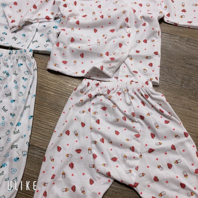 Bộ dài tay cotton sơ sinh khuy lệch, quần đáp đũng vải đẹp