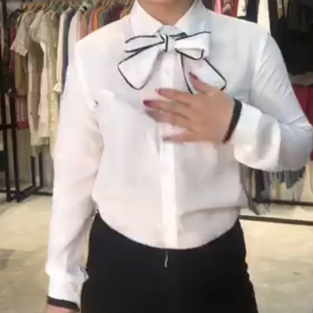 Áo sơ mi cổ nơ