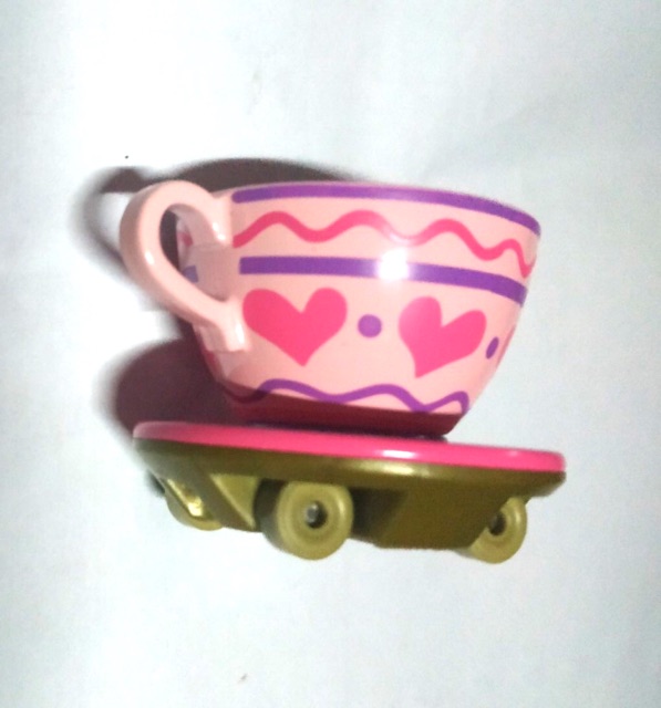 Xe mô hình Tomica Disney Tea Cup - Alice’s Tea Party