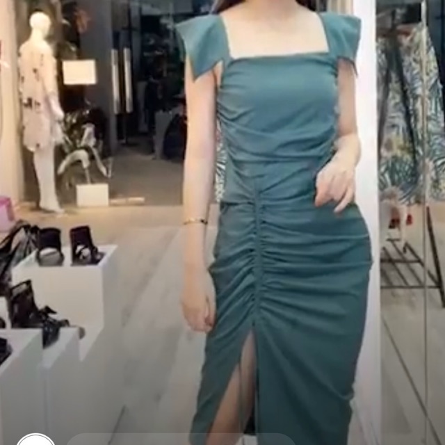 Váy rút eo cổ vuông Cchat