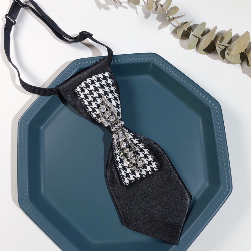 Cà Vạt Nơ Tua Rua Màu Đen Họa Tiết Caro Đính Đá Lấp Lánh Cho Nữ