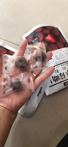 Kẹo socola bọc dâu thơm ngonn