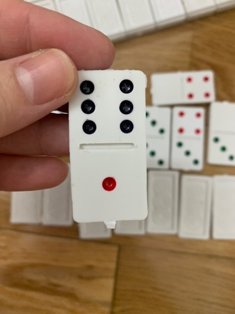 Cờ Domino nhựa trắng hoặc đen