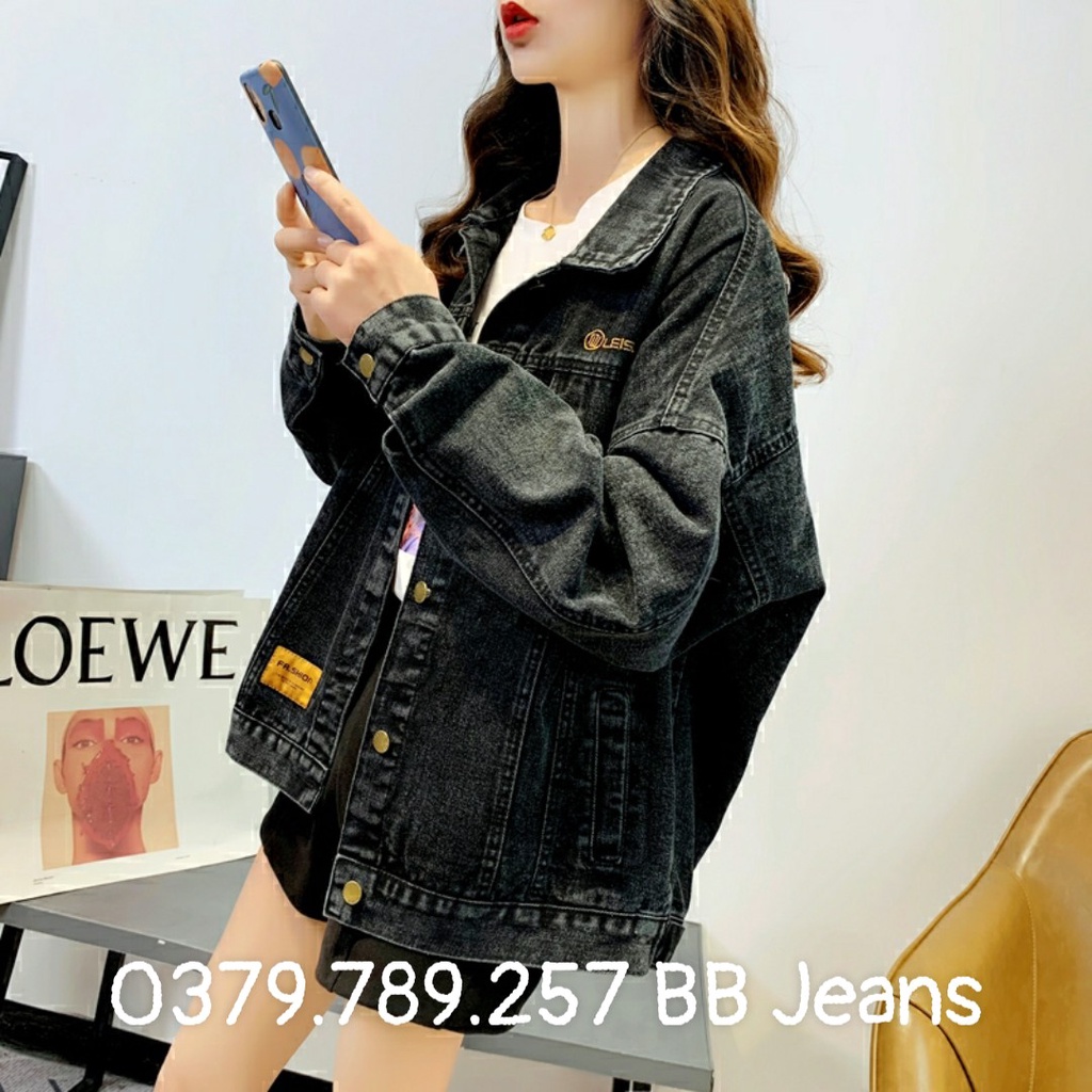 Áo khoác jean nữ AST màu đen form rộng in chữ vàng vải mềm cao cấp đủ size M-L-XL từ PPS